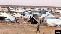 У лагеря для беженцев близ иордано-сирийской границы. Иллюстративное фото.