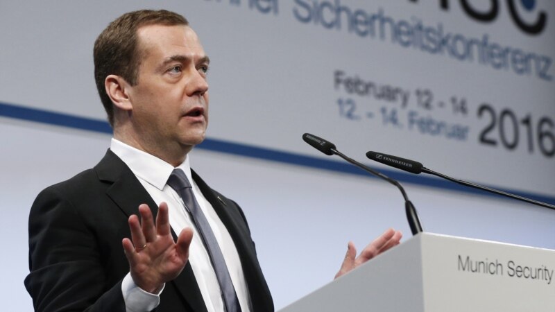 Премьер Медведев выступил против наземной операции в Сирии