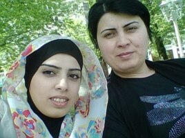 Rəna Musayevə qızı ilə birlikdə