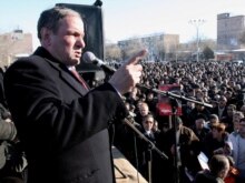 Armenia - Opposition presidential candidate Levon Ter-Petrossian addresses supporters in the town of Echmiadzin near Yerevan, 15Feb2008