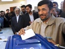 Iran -- President Mahmud Ahmadinejad casts his ballot inside a polling station in Tehran, 25Apr2008