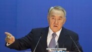 Қазақстан президенті Нұрсұлтан Назарбаев "Ғылым ордасындағы" кездесуде сөйлеп тұр. Алматы, 1 желтоқсан 2011 ж.