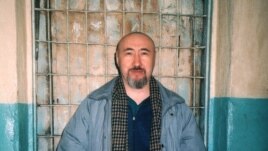Диссидент Арон Атабек 18 жыл түрме жазасына кесілгеннен кейін Алматы облыстық тергеу абақтысында. 2007 жылдың ақпаны.