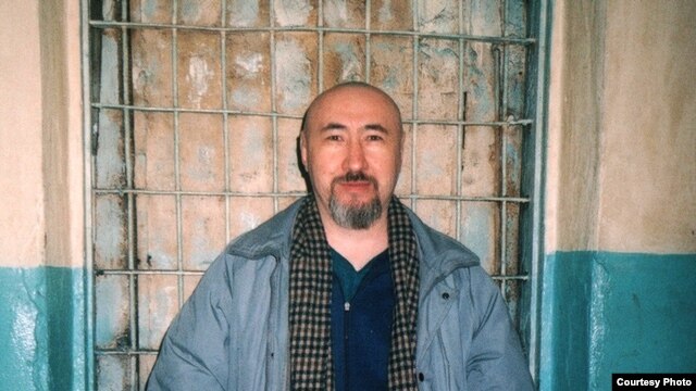 Диссидент Арон Атабек 18 жыл түрме жазасына кесілгеннен кейін Алматы облыстық тергеу абақтысында. 2007 жылдың ақпаны.