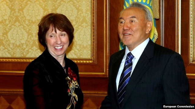 Kazakh President Nursultan Nazarbaev meets with EU foreign-policy chief Catherine Ashton in Astana on November 30.