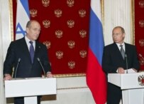 Olmert (left) and Putin in the Kremlin (ITAR-TASS)
