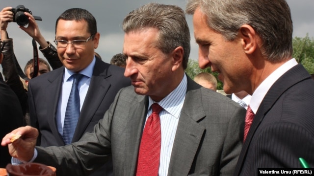 Romanian Prime Minister Victor Ponta, European Commissioner for Energy Guenther Oettinger, and Moldovan Prime Minister Iurie Leanca were all in attendance for the opening of the Iasi-Ungheni pipeline