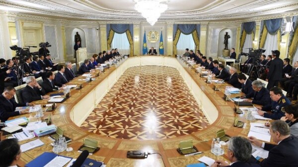 Нұрсұлтан Назарбаев төрағалық еткен үкіметтің кеңейтілген отырысы. Астана, 18 қараша 2015 жыл.