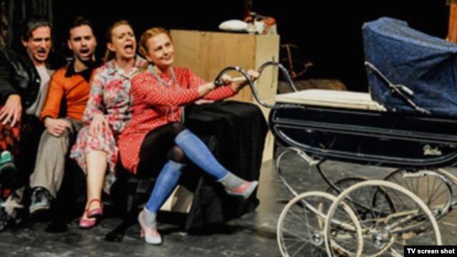 Scena iz predstave "Brod za lutke"