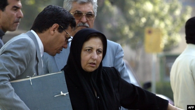 Abdolfattah Soltani (left) speaking with his colleague, the Nobel Prize-winning human rights lawyer Shirin Ebadi, in Tehran in 2004