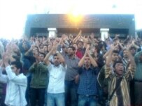 Students protest at Shiraz University on March 2 (RFE/RL)