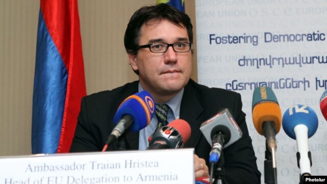 Armenia - Ambassador Traian Hristea, head of the EU Delegation to Armenia, at a news conference in Yerevan, 22Oct2012. 