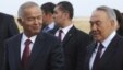 Kazakh President Nursultan Nazarbaev (right) with his Uzbek counterpart Islam Karimov (file photo)