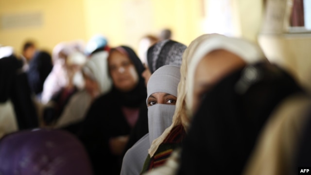 Egyptian women queue at a polling station in central Cairo to cast their vote on a new constitution supported by the ruling Islamists but bitterly contested by a secular-leaning opposition on December 15.