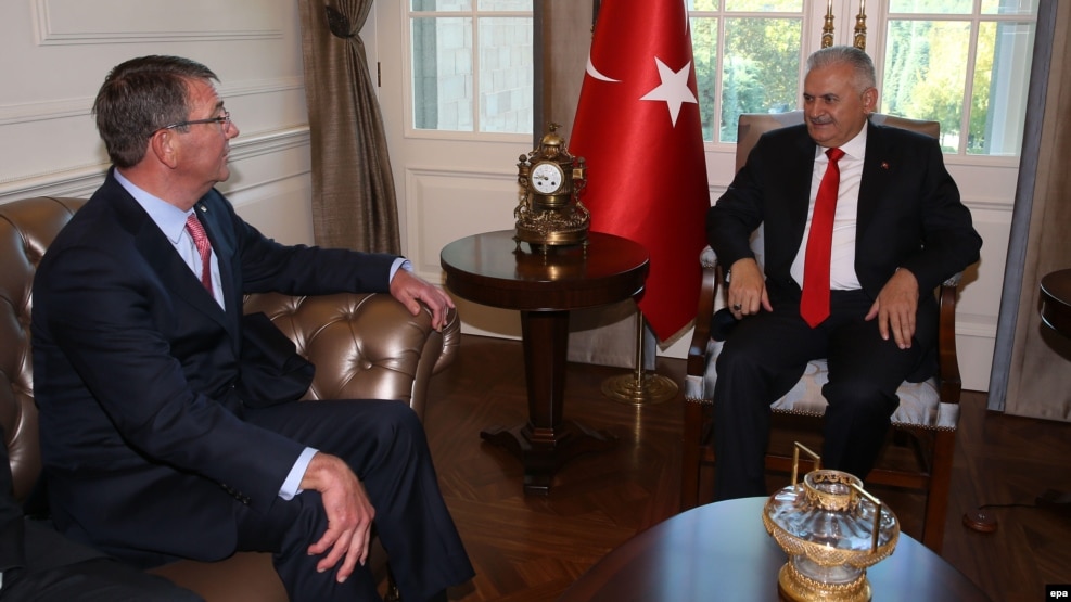 U.S. Defense Secretary Ash Carter (left) meets Turkish Prime Minister Binali Yildirim in Ankara on October 21.