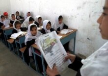 Afghanistan -- Afghan children attend a class during the distribution of school-bags by soldiers of the International Security Assistance Force (ISAF) in the the outskirts of Kabul, 30Jun2006