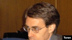 HRW's Kenneth Roth
