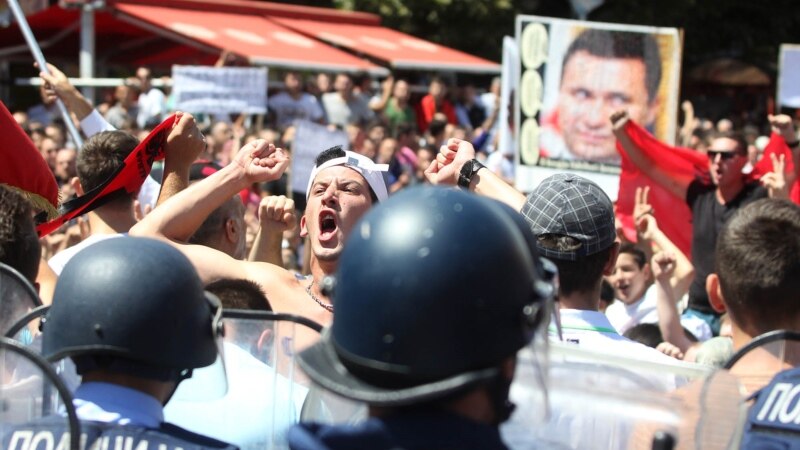 Протести за „покажување мускули“ меѓу владините партнери Протести за „покажување мускули“ меѓу владините партнери