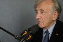 Elie Wiesel at Forum 2000 on October 9 (RFE/RL)