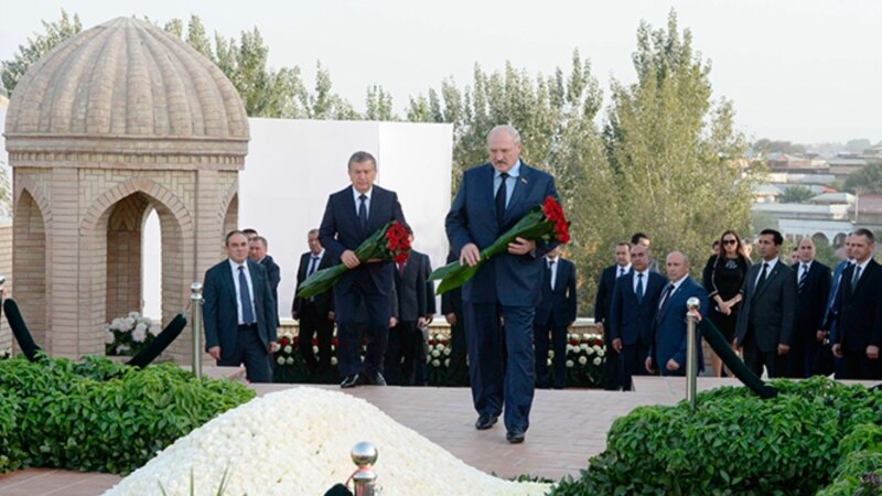 Лукашенко побывал на могиле Ислама Каримова