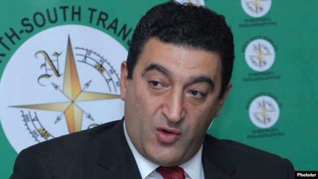 Armenia - Former Environment Minister Vartan Ayvazian at a news conference in Yerevan.