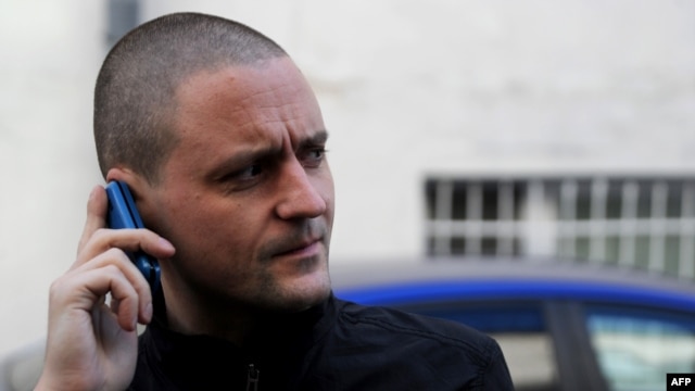 Opposition leader Sergei Udaltsov outside a Moscow court on September 26