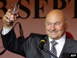 mayor moscow yury luzhkov amid defiant onslaught