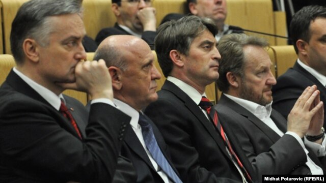 Predsjednici SDP i SDA Zlatko Lagumdžija i Sulejman Tihić, te funkcioneri tih stranaka Željko Komšić i Bakir Izetbegović, 2011.
