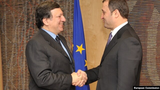 Premierul Vlad Filat și președintele UE, Jose Manuel Barroso la întîlnirea de la Bruxelles, în februarie 2011