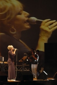 UAE -- Iranian singer "Googoosh" performs in Dubai, 26Mar2008