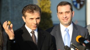 Georgian Prime Minister Bidzina Ivanishvili (L) and Defense Minister Irakli Alasania speak to the media in Tbilisi, 06Feb2013