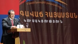 «Բարգավաճ Հայաստան»-ի առաջնորդ Գագիկ Ծառուկյանը ելույթ է ունենում կուսակցության համագումարում, Երեւան, 17-ը մարտի, 2012թ.