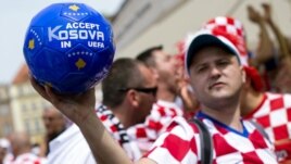 "Pranojeni Kosovën në UEFA"