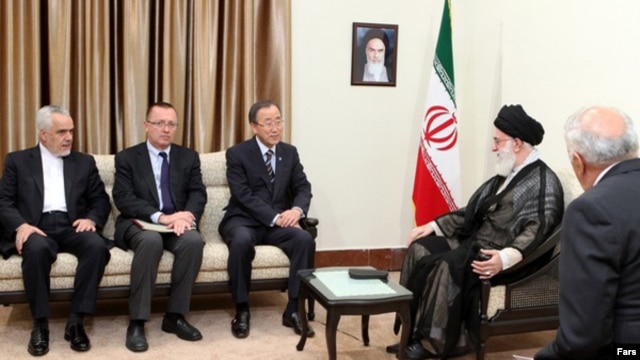 Jeff Feltman, the UN Under Secretary for Political Affairs (second from left), UN Secretary-General Ban Ki-moon (center), and Supreme Leader Ayatollah Ali Khamenei (second from right) meet in Tehran on August 29.