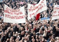 Georgian traders protested in Tbilisi against a government decision to make cash registers mandatory at all marketplaces, March 9 (InterPressNews)