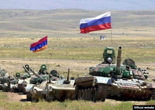 Armenian and Russian army units at a joint military exercise (file photo)