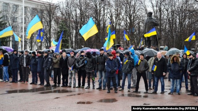 Митинг в поддержку единства Украины в Луганске, 13 апреля 2014
