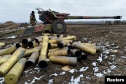 Украинские артиллеристы на позициях под Донецком