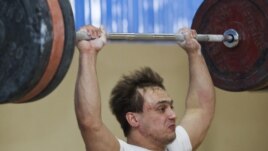 Олимпиада чемпионы Илья Ильин жаттығу кезінде. Алматы, 20 наурыз 2012 жыл