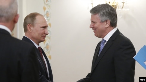 Russia -- President Vladimir Putin meeting with Royal Dutch Shell chief executive officer Ben van Beurden on April 18, 2014