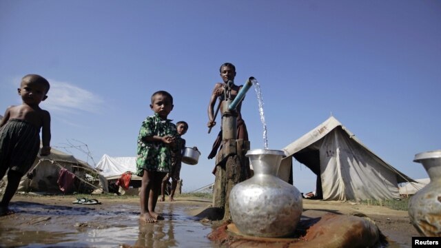 Një kamp i refugjatëve në Sittwe të Birmanisë (30 tetor 2012)