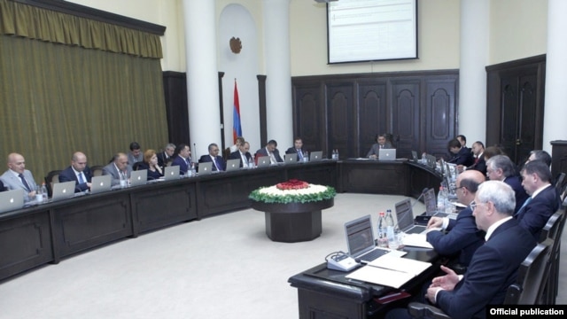 Armenia - Prime Minister Tigran Sarkisian chairs a cabinet meeting in Yerevan, 31May2012.