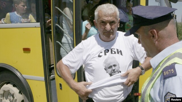 Kosovska policija i svlačenje Srba na Kosovu, juni 2012.