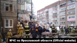 At least four people have been killed by a gas explosion that ripped through a residential building in the central Russian city of Yaroslavl.