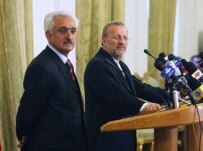 Spanta (left) and Mottaki speaking with journalists in Tehran on April 10 (Fars)