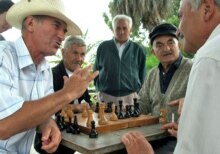 Georgia – Abkhazia / cityscape – Playing chess on the streets of Sukhumi, Abkhazia's capital, 11Jul2006