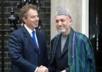Afghan President Hamid Karzai (right) with British Prime Minister Tony Blair in London (CTK)