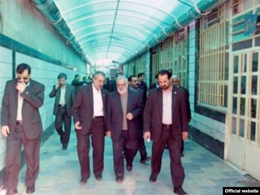 بازدید وزیر دادگستری از زندان کارون اهواز در دی ماه ۸۸