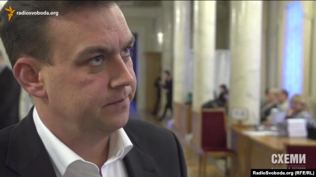 Депутат Костянтин Павлов відкидає запитання про можливе лобіювання інтересів компаній Ріната Ахметова у його депутатських запитах