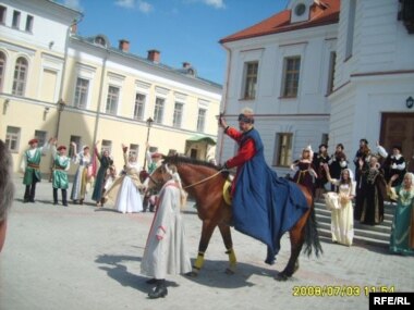 СМІ пра адкрыцьцё Магілёўскай ратушы